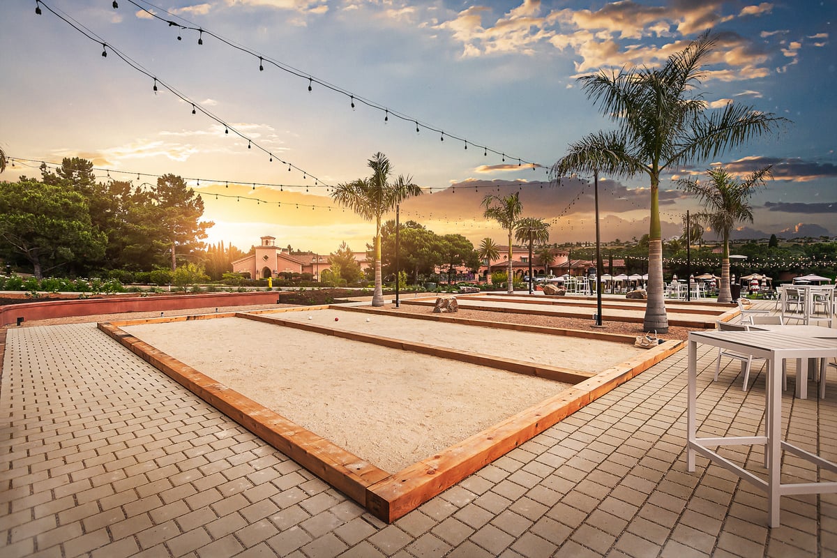 Grand Social bocce