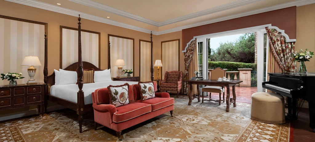 Signature Villa master bedroom