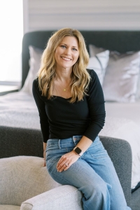Laura Abrams