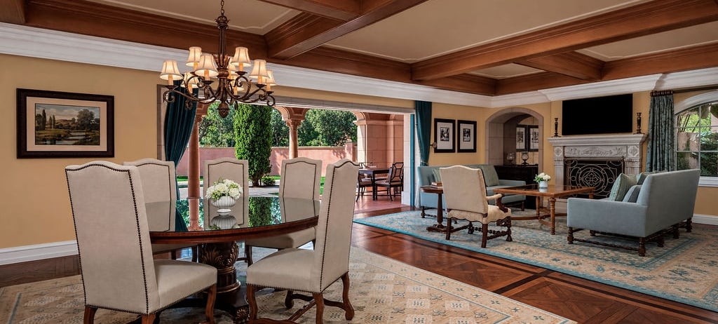 Villa Loggia dining