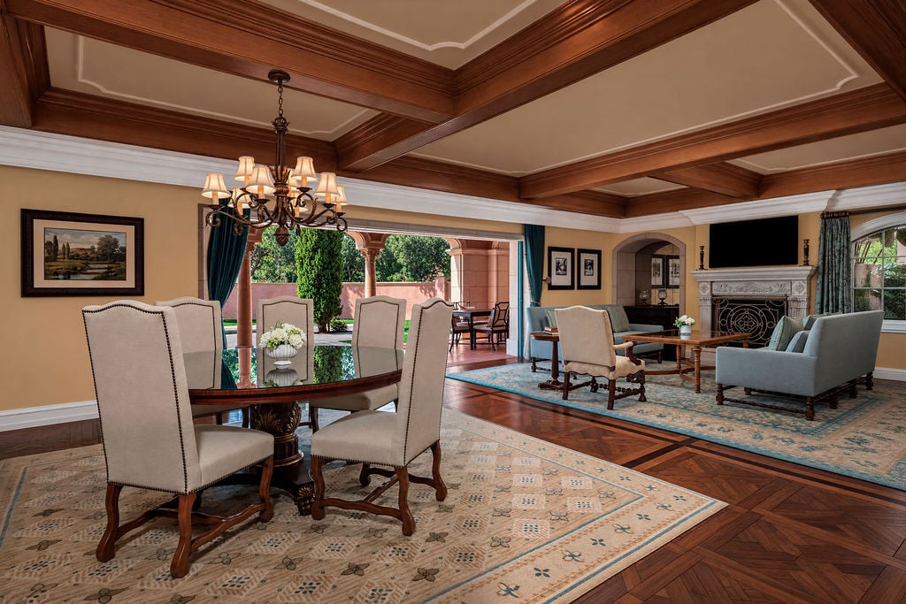 Villa Loggia dining