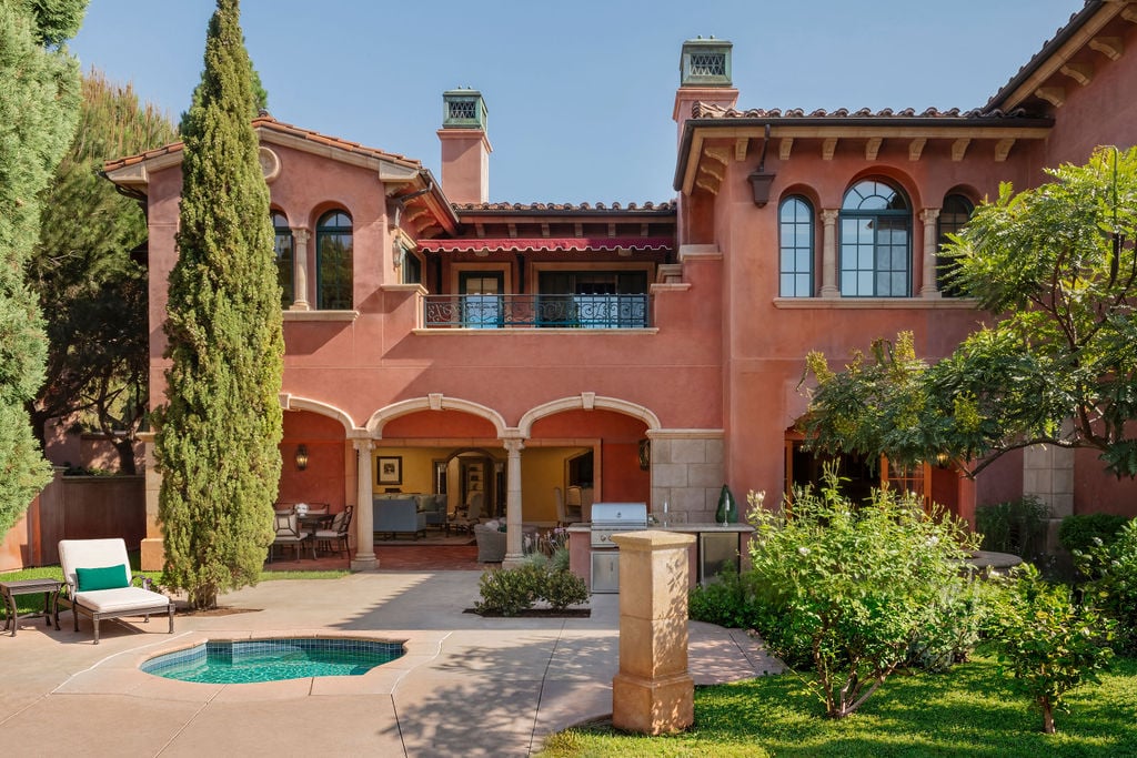 Villa Loggia patio
