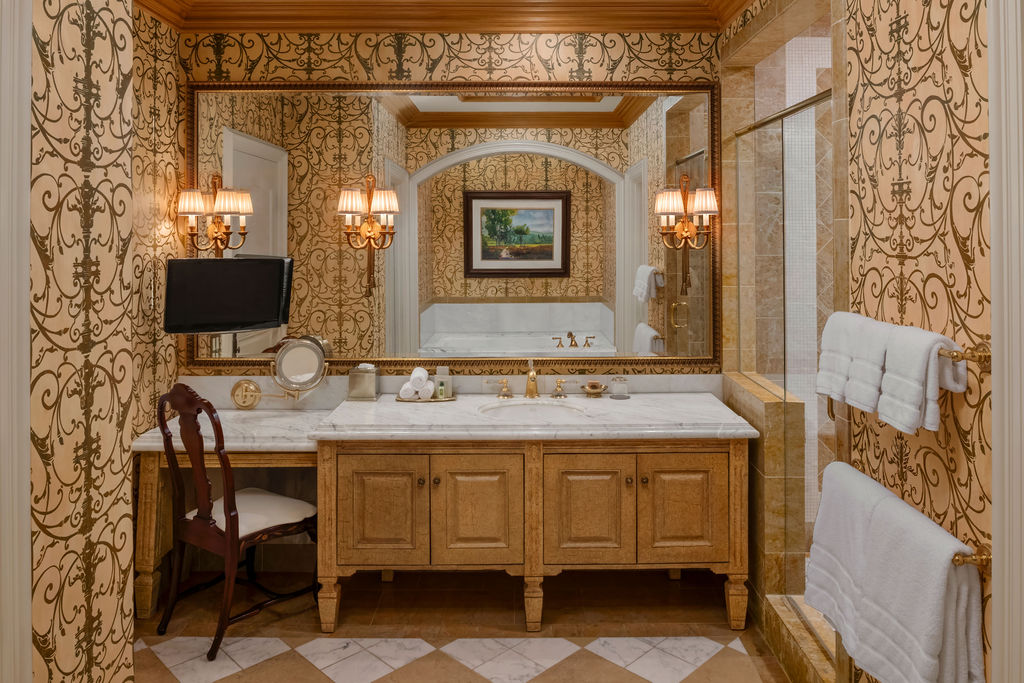 Villa Loggia bathroom